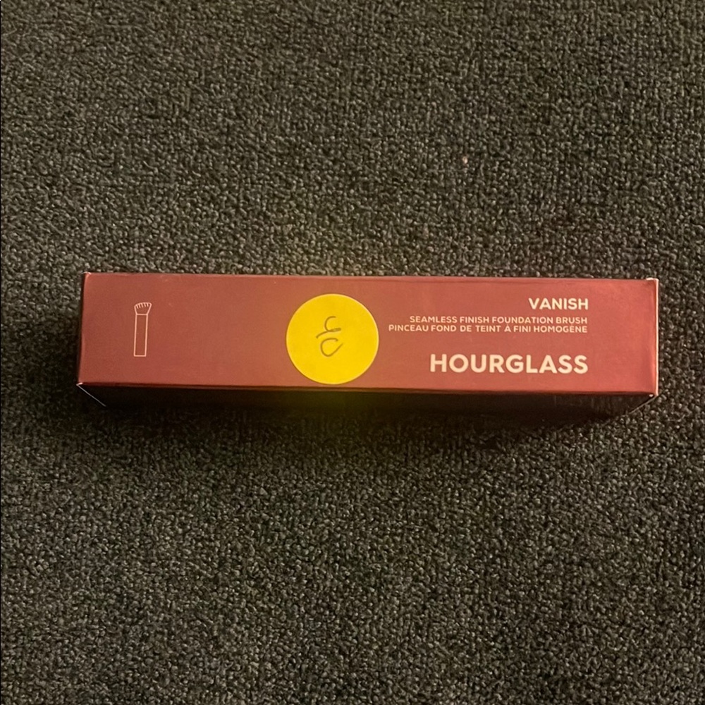 Hourglass Vanish Seamless Finish Foundation Brush - Picture 2 of 3